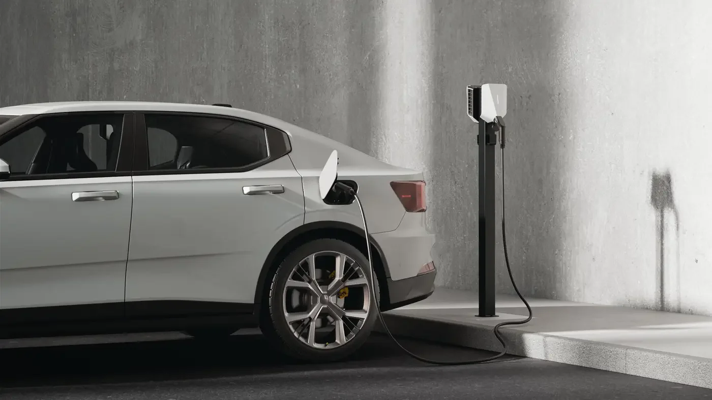 Elektrische auto die thuis oplaadt aan een laadpaal