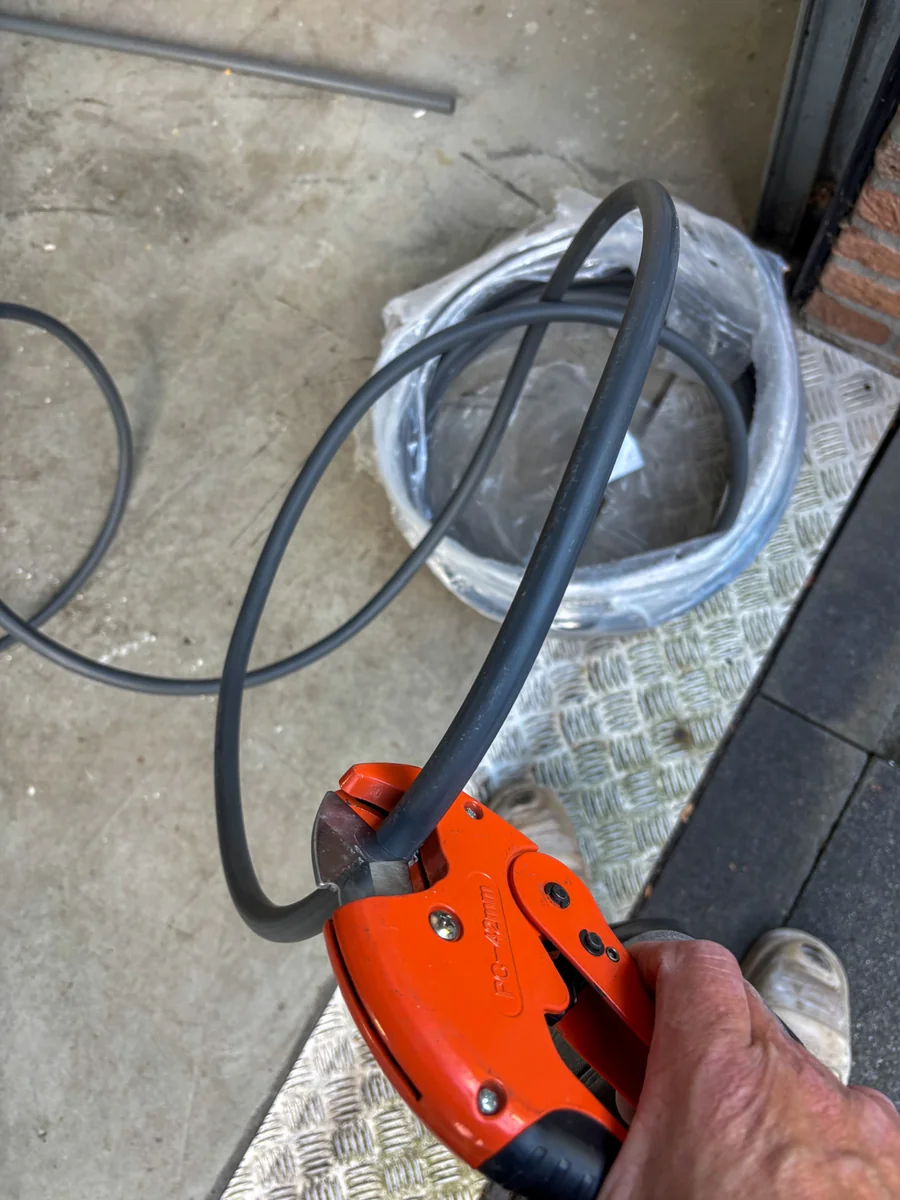 Kabel op maat knippen tijdens de installatie