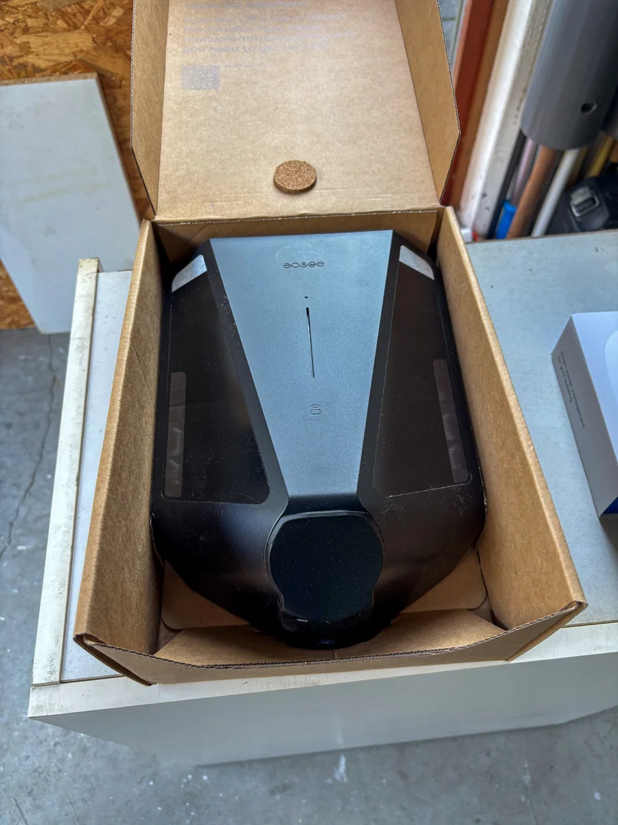 Nieuwe Easee Charge Max in de verpakking