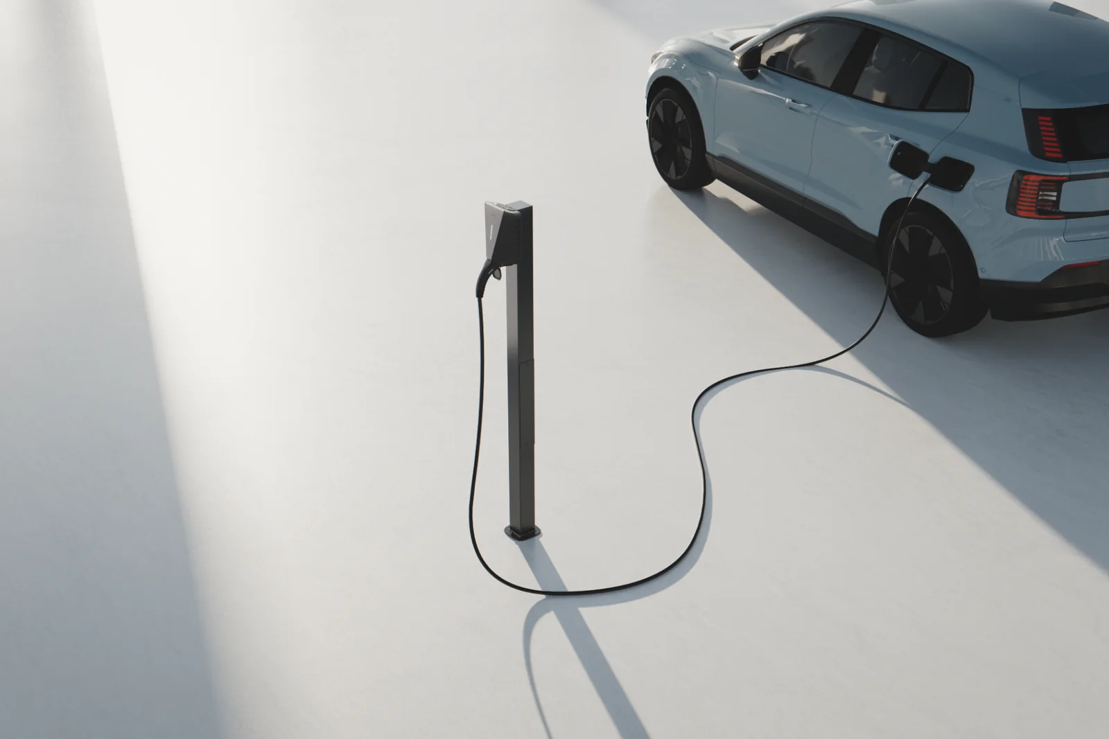 Elektrische auto die thuis laadt aan een laadpaal geïnstalleerd door Donck Elektrotechniek